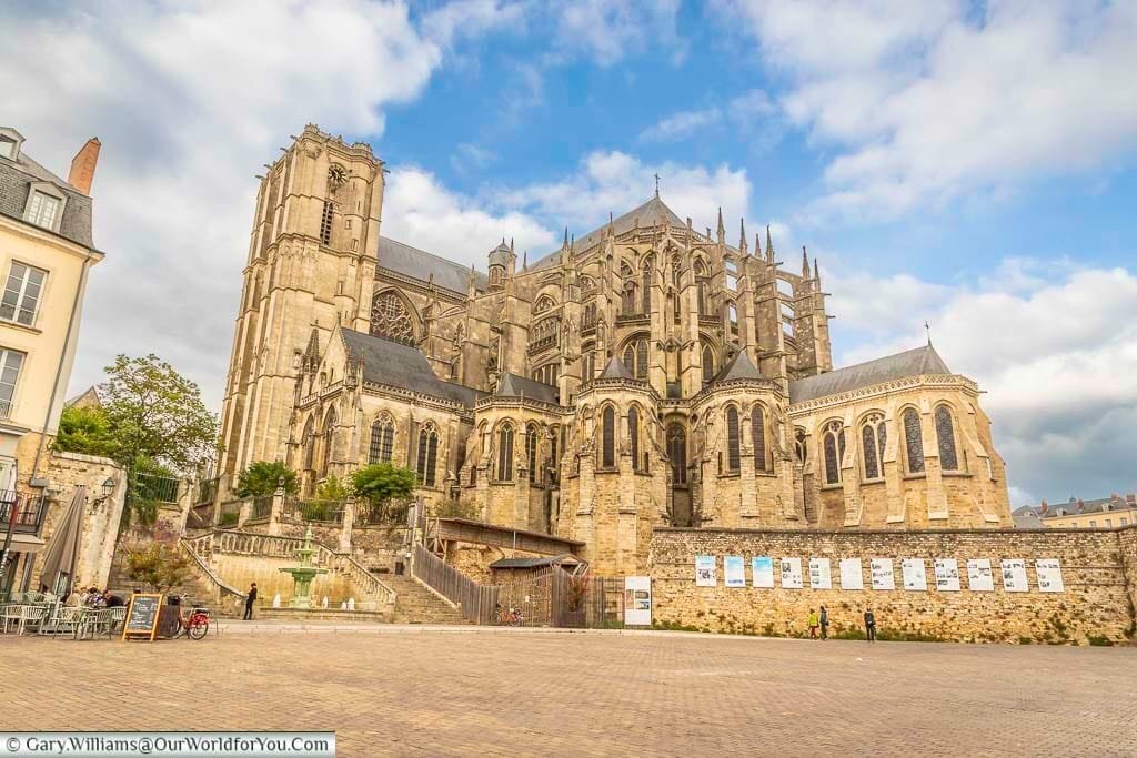 Our visit to the historic city of Le Mans - Our World for You